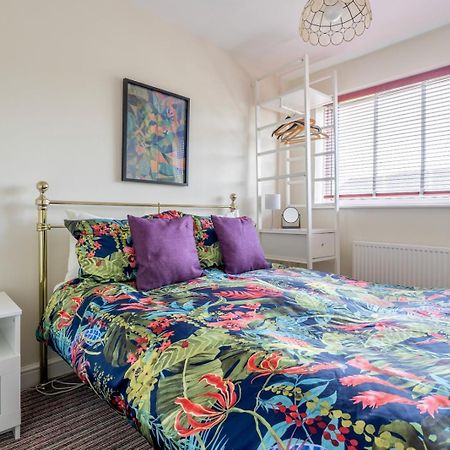 Chic 2-Bedroom Townhouse In Vibrant Abergavenny Exteriér fotografie