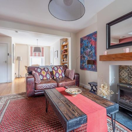 Chic 2-Bedroom Townhouse In Vibrant Abergavenny Exteriér fotografie