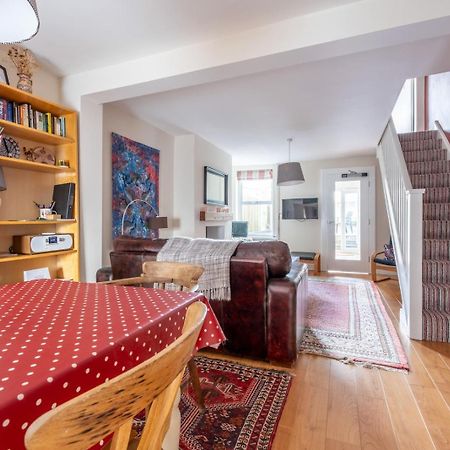 Chic 2-Bedroom Townhouse In Vibrant Abergavenny Exteriér fotografie