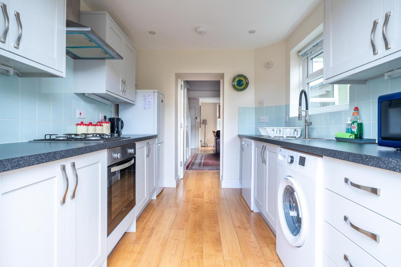 Chic 2-Bedroom Townhouse In Vibrant Abergavenny Exteriér fotografie