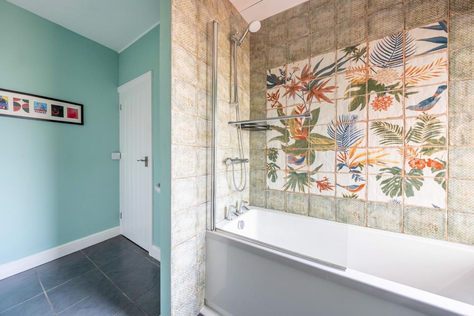 Chic 2-Bedroom Townhouse In Vibrant Abergavenny Exteriér fotografie