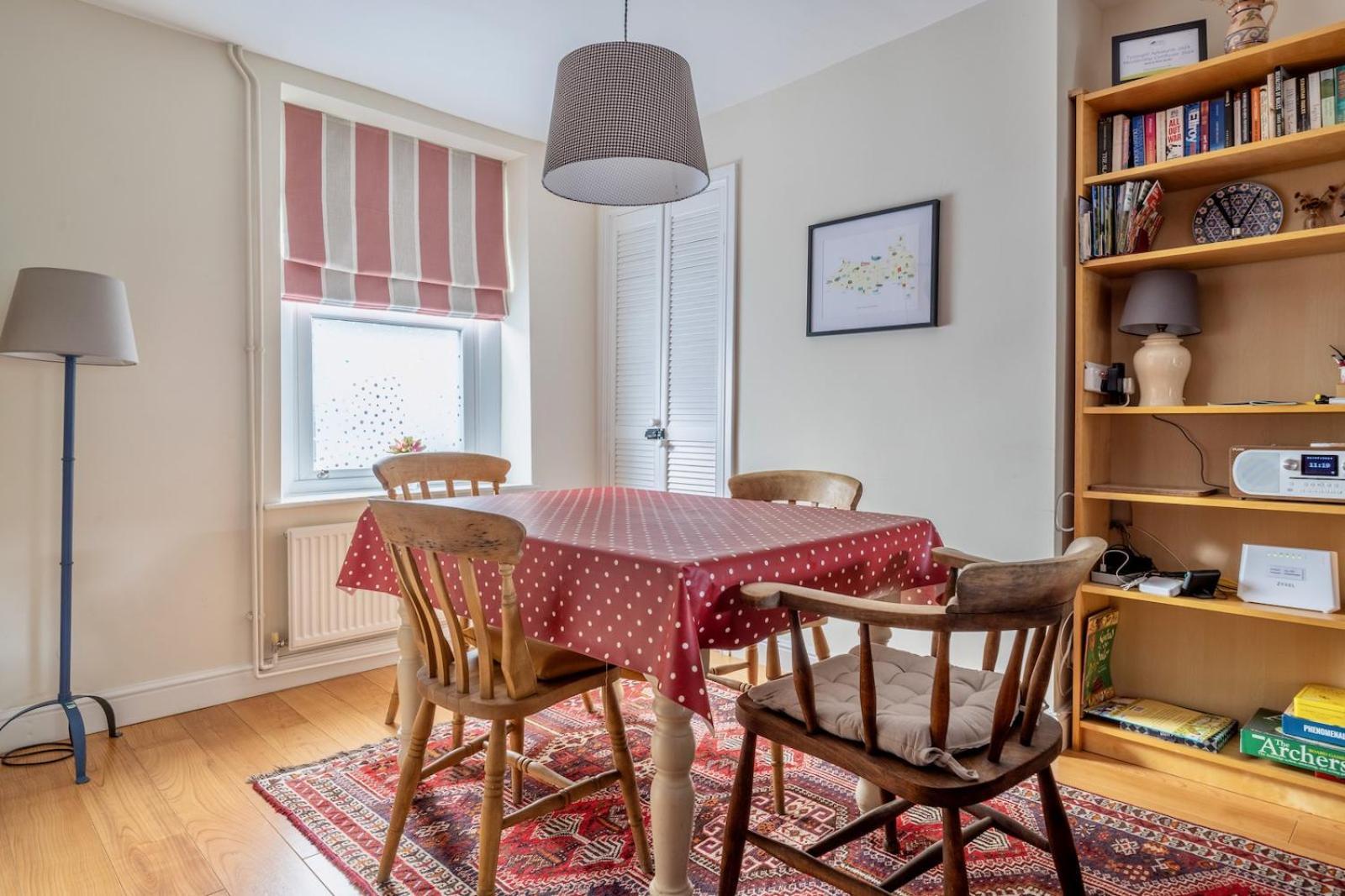 Chic 2-Bedroom Townhouse In Vibrant Abergavenny Exteriér fotografie